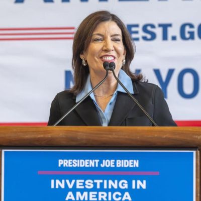 Grandma interrupts dinner with Gov. Kathy Hochul: ‘Aren’t you the…