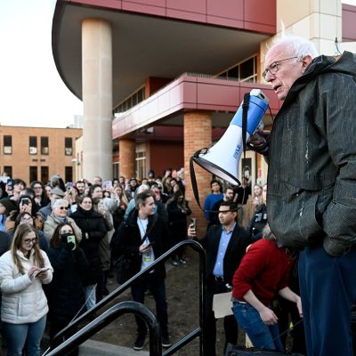 Drawing huge crowds, Bernie Sanders steps into leadership of the anti-Trump resistance