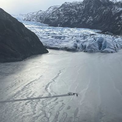 Pilot and 2 young daughters survive the night on airplane wing after crashing into icy Alaska lake