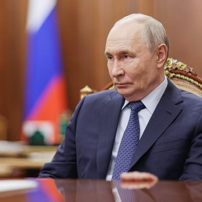 Nordic leaders call Putin as local truce begins in Ukraine