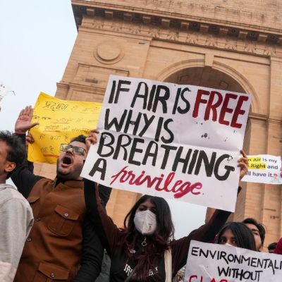India Gate Air Quality Demonstration Escalates: Chilli Spray Attack, 22 Held By Police