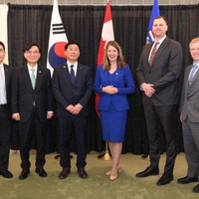 Hanwha builds Alberta ties ahead of Canada submarine bid