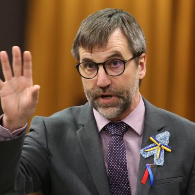 Joe Oliver: Will the Liberals adopt an unhinged Senate bill discouraging fossil fuel investment?