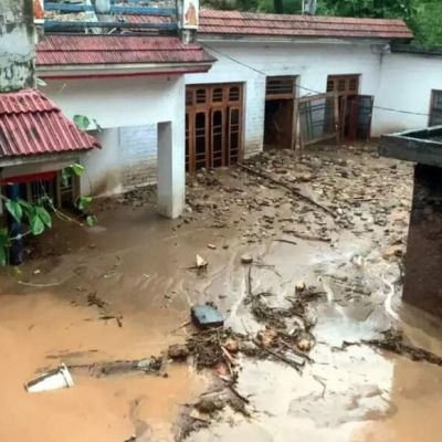 Cloudburst in Kathua triggers landslide, flash floods: 7 dead, trains disrupted, CM announces ex-gratia – top developments | India News – Times of India