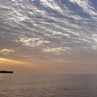 Iranian super tanker slips past US blockade with $220 million oil cargo – The Times of India