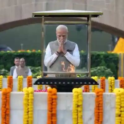 Gandhi Jayanti 2025: PM Narendra Modi, VP CP Radhakrishnan Attend Prayer Meeting on Mahatma Gandhi’s Birth Anniversary at Gandhi Smriti (See Pics and Video) | LatestLY