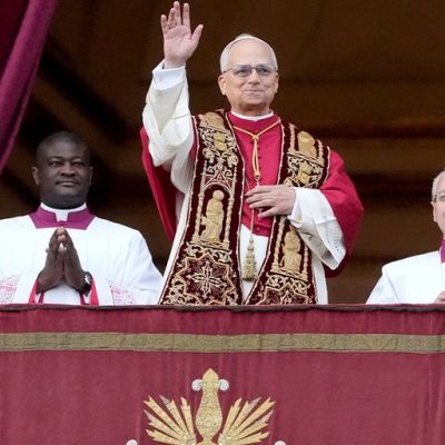 Pope Leo XIV delivers first Christmas message calling for end to violence in Middle East, Russia-Ukraine war