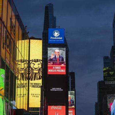 President Erdogans Hallmark Quote appears in the streets of New York in the middle of the UN summit – ExBulletin