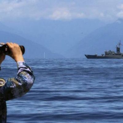 Rockets fired as China simulates blockade of Taiwan