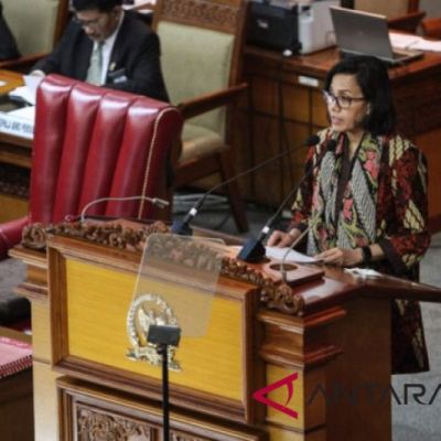 President Prabowo urges public to record, report problematic officials