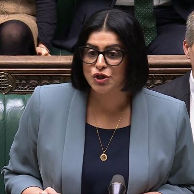 ‘Rightward turn’ in the UK raises immigration barriers···”Must wait 20 years to apply for permanent residency”