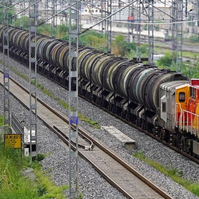 Peter Navarro, an advisor to Trump, urges India to cease purchasing oil from Russia. – Internewscast Journal