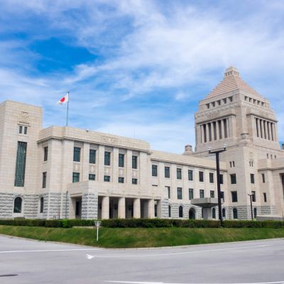 Japan’s Leadership Race Is a Puppet-Show