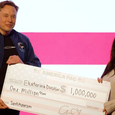 Elon Musk gives away million-dollar cheques to voters at Wisconsin rally