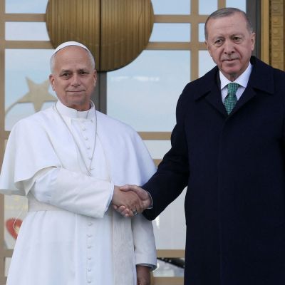 Pope Leo arrives in Turkey for his first foreign visit with a message of peace