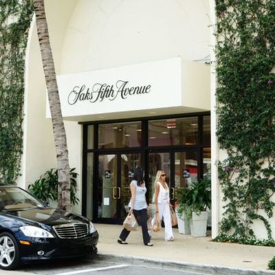 Saks Fifth Avenue buying Neiman Marcus in $2.65 billion deal, with backing by Amazon
