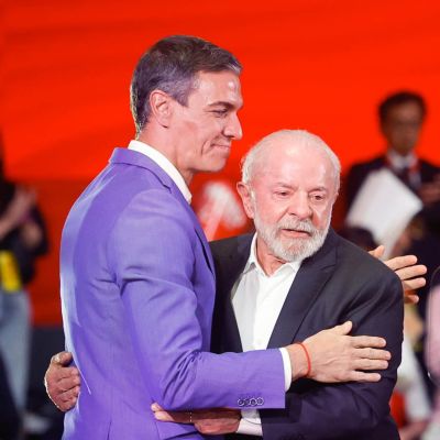 Comrade Socialists: Spain’s Pedro Sánchez Endorses Lula in Brazil Runoff