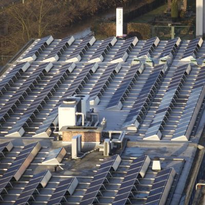 Effective Climate Tech Beyond AI Features Grid‑Scale Batteries, Smart Inverters, and HVDC Lines