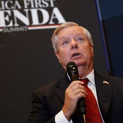 US senator & Trump ally dies from ‘sudden illness’ day after meeting Zelensky