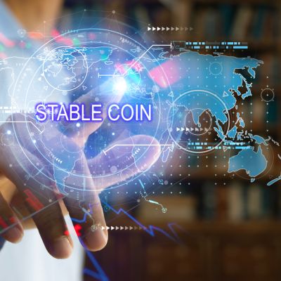 White House Pushes Crypto and Banks Toward Stablecoin Compromise