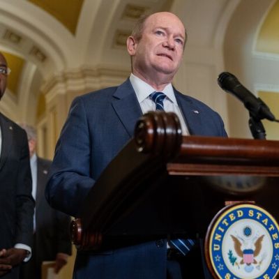 US Democrats welcome Iran talks but question cost of conflict