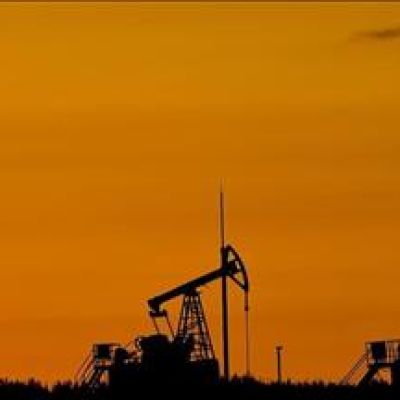 Oil slides 5% on initial US-Iran deal, easing Strait of Hormuz fears