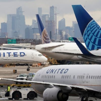 United Airlines cutting flights at Newark due to disruptions, tech issues, FAA staffing shortages