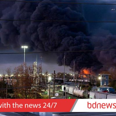 At least four dead after UPS plane crashes in Kentucky, erupts into ball of fire