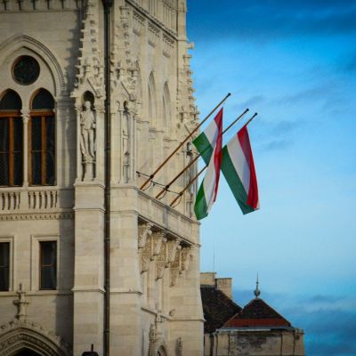 Hungarian President Signs Law Ending His Own Term – news
