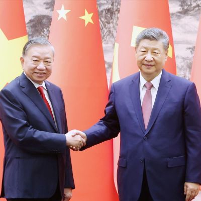 General Secretary and President of Vietnam holds talks with Chinese counterpart