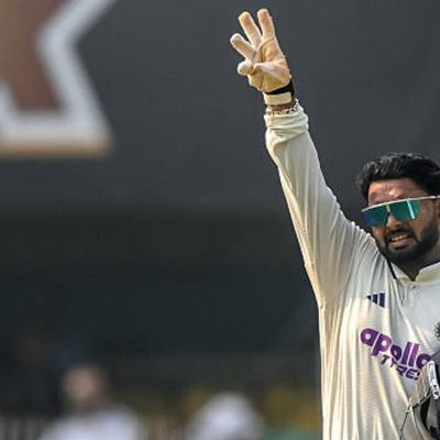 IND vs SA, 2nd Test: Rishabh Pant Furious at Kuldeep Yadav After Two Slow-Over Warnings (WATCH)