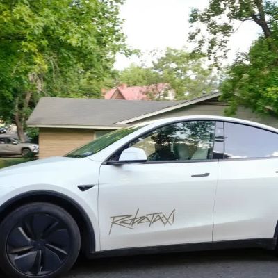 Tesla Robotaxi App Rolls Out Nationwide, But Only For iPhone Users: Human Monitors Slide Into Driver’s Seat For Highway Trips