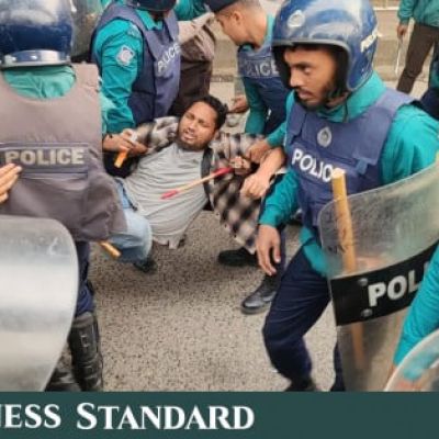 NEIR launch: Mobile traders block Farmgate, Karwan Bazar; police