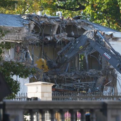 With ‘zero cost to American taxpayer,’ Trump $250m ballroom era begins with demolition