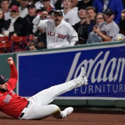 Wilyer Abreu becomes first Red Sox rookie to win Gold Glove since 1975