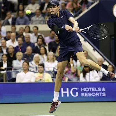 Jannik Sinner takes his US Open title defense into the semifinals…