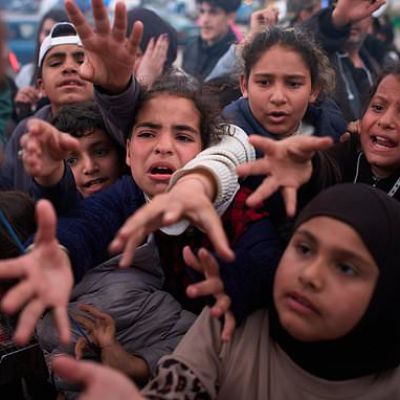 US and Iran prepare for ceasefire talks as Netanyahu authorizes…