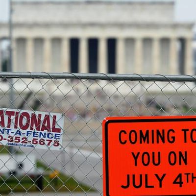 A Reflecting Pool that has long enticed visitors now gains police…