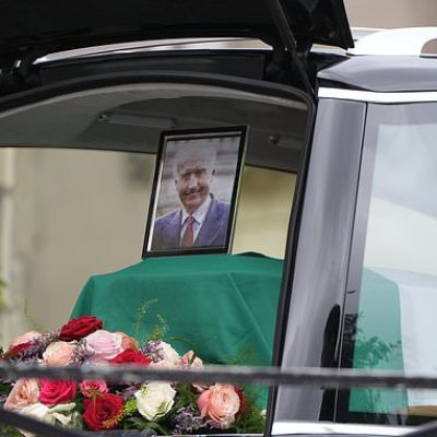 Family and political leaders honour David Andrews´ peace and…