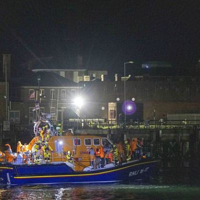 Migrants head to Kent for processing after protesters gathered in…
