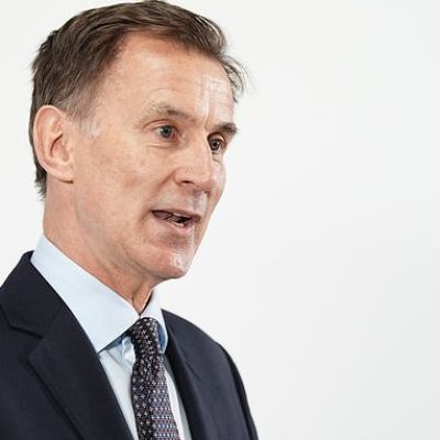 Jeremy Hunt deletes photo of wife´s postal ballot amid…