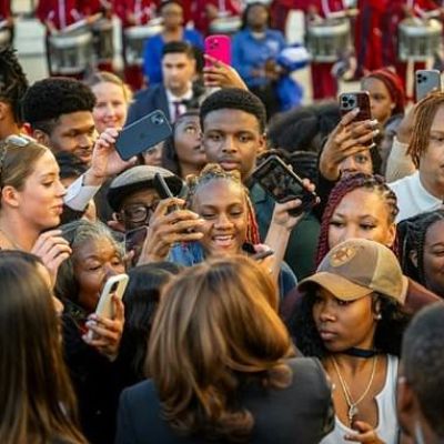 Harris leans on old-school ties for edge in race for Black vote