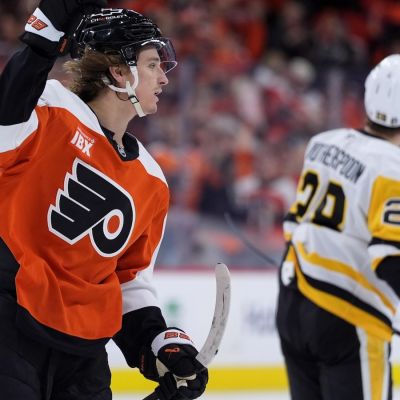 Flyers score 3 goals in 2nd period and top Penguins 5-2 to take 3-0 lead in first-round series