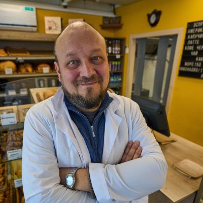 From bakeries to beauty shops, Russian businesses are feeling the pain