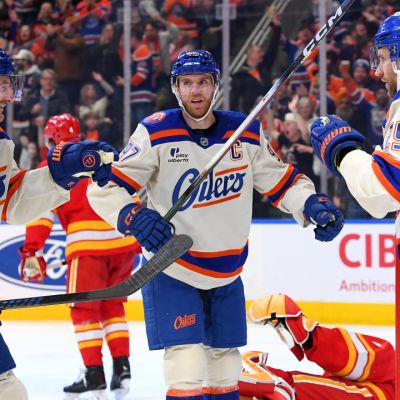 McDavid has 5 assists, Draisaitl scores hat trick in Oilers win against Flames | NHL.com