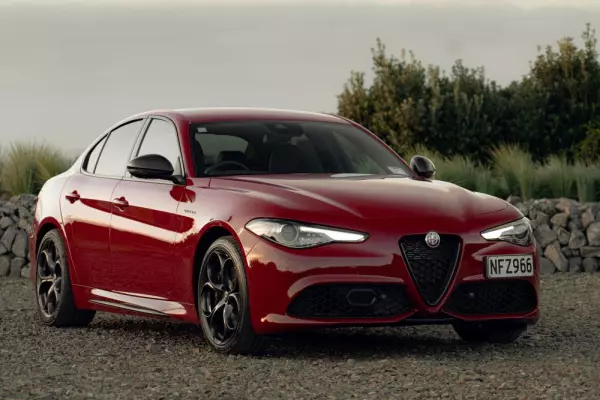 Review: Alfa Romeo Giulia Veloce Carbon –  an Italian stallion of a sedan