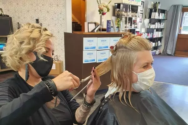 Auckland hairdressers open Thursday, traffic light system  from Dec 3