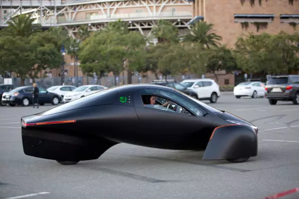 Three-wheeled solar car plots NZ launch