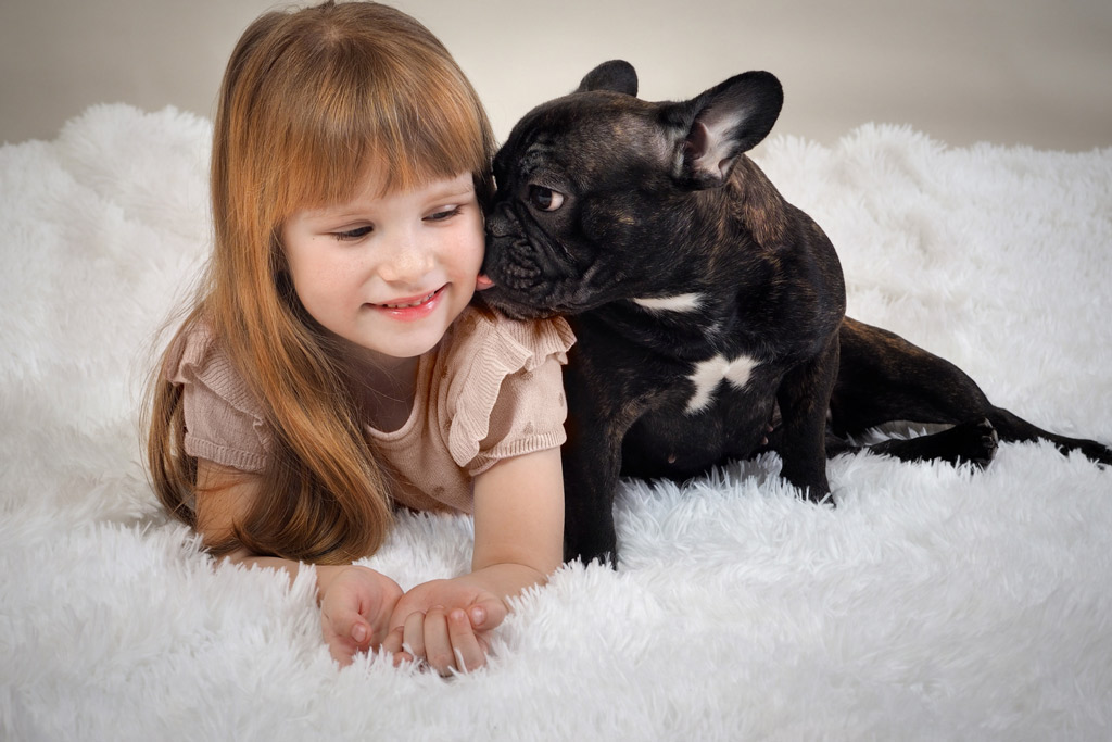 dog-socializing-with-kids