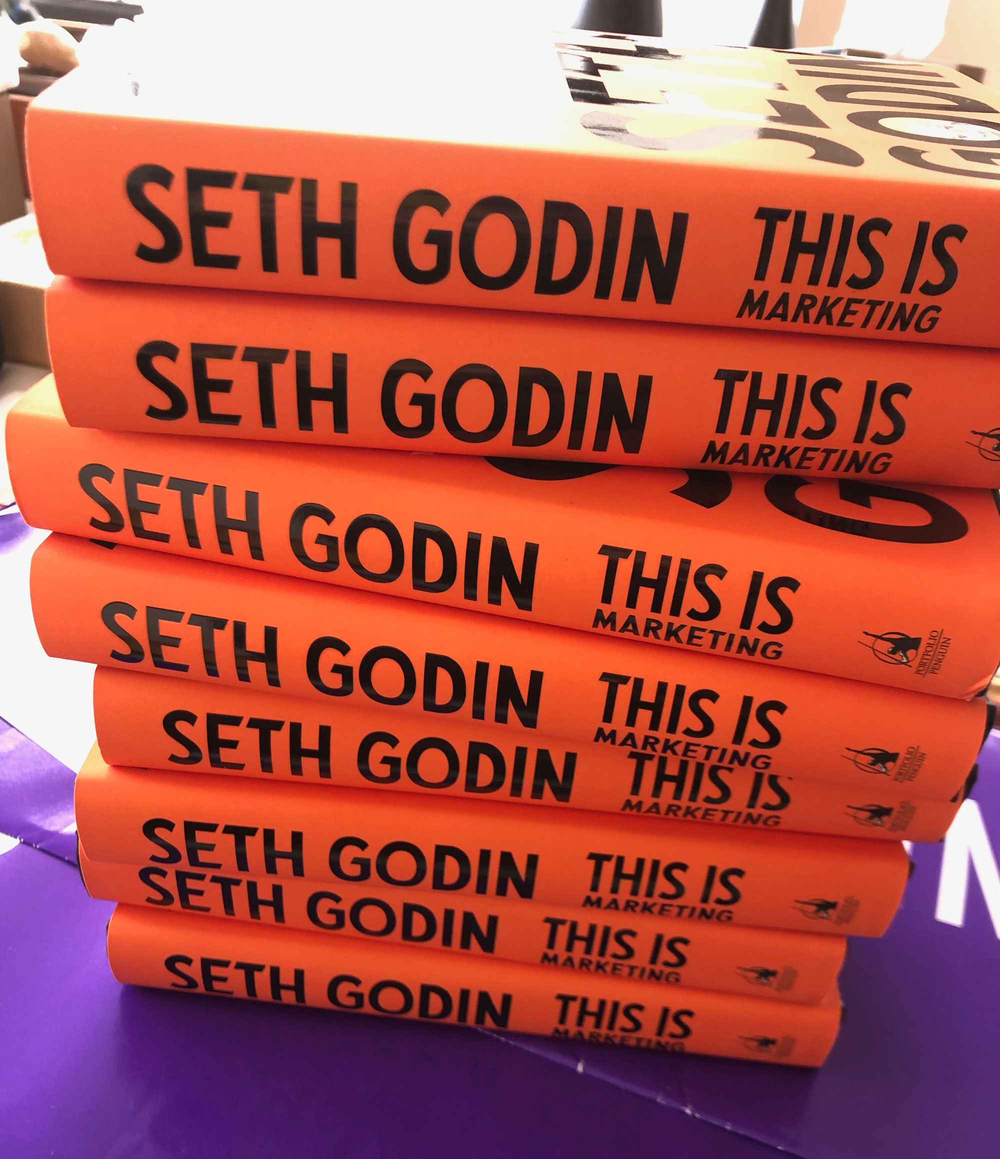 8 copies of This Is Marketing (Seth Godin)